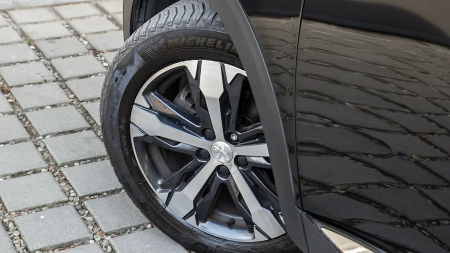 PEUGEOT 3008 -