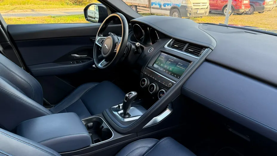 JAGUAR E-Pace -