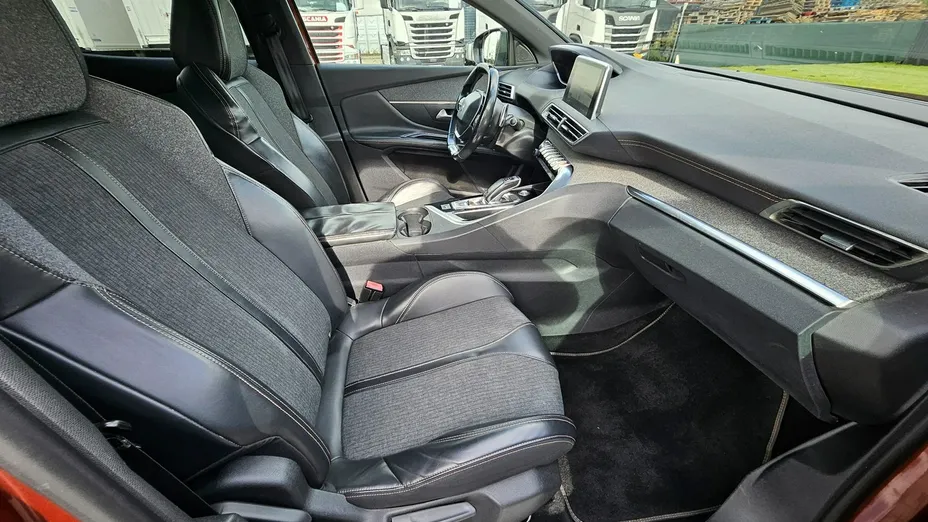 PEUGEOT 3008 -