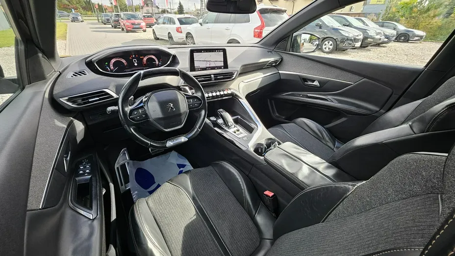 PEUGEOT 3008 -
