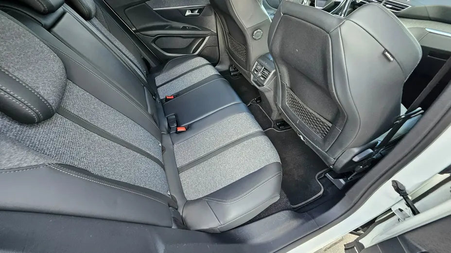 PEUGEOT 3008 -