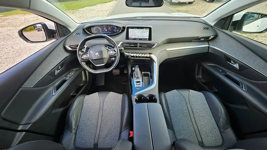 PEUGEOT 3008 -