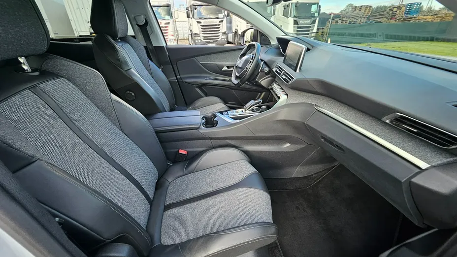 PEUGEOT 3008 -