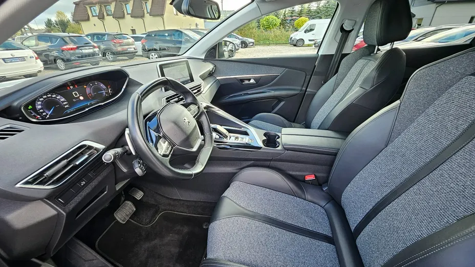 PEUGEOT 3008 -