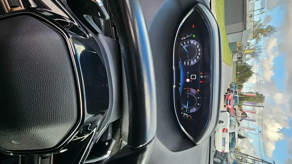 PEUGEOT 3008 -