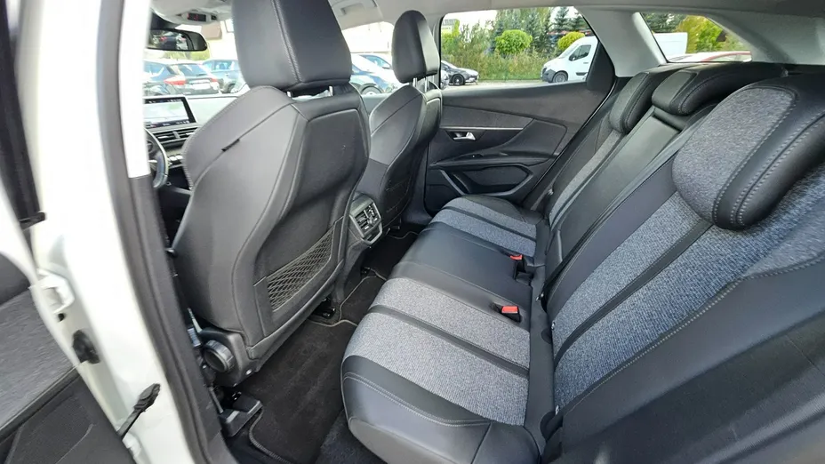 PEUGEOT 3008 -