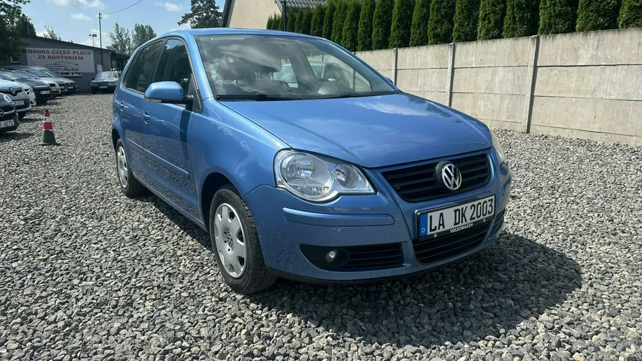 VOLKSWAGEN Polo -
