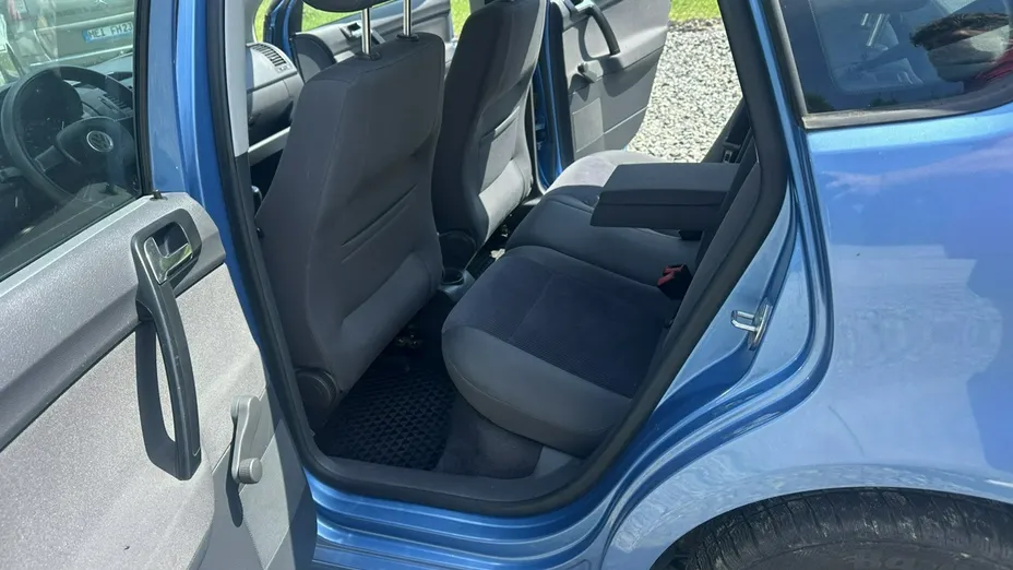 VOLKSWAGEN Polo -