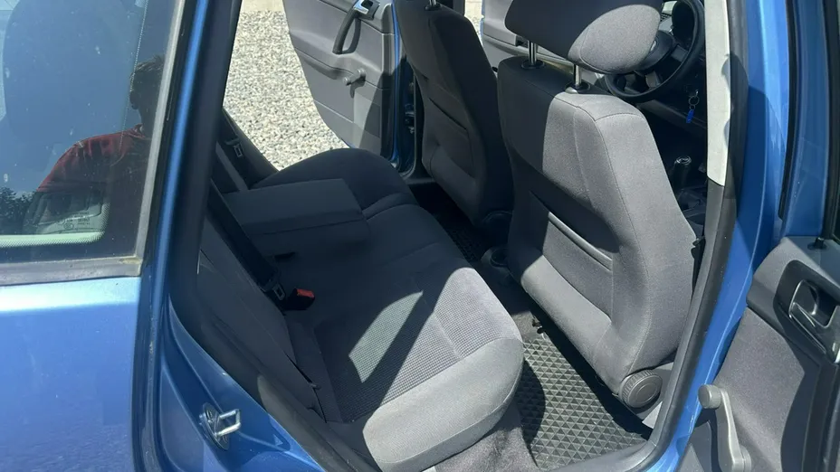 VOLKSWAGEN Polo -