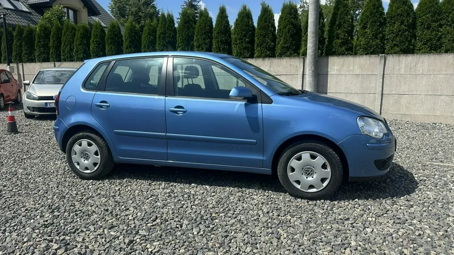 VOLKSWAGEN Polo -