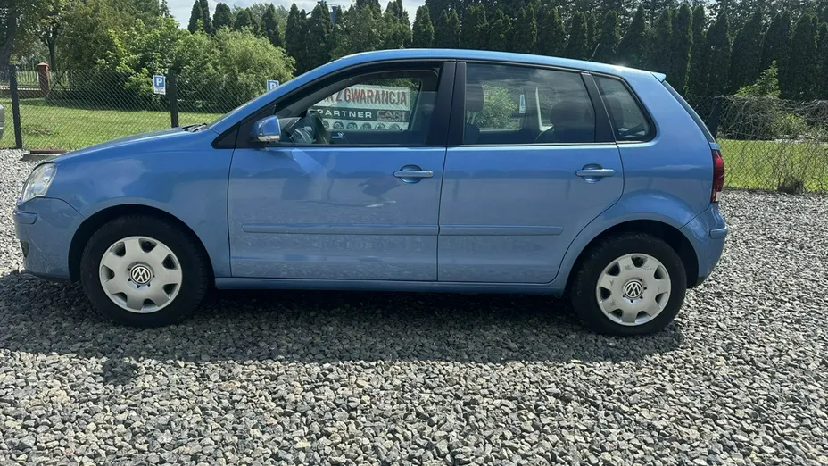 VOLKSWAGEN Polo -