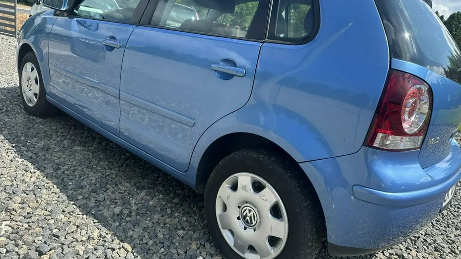 VOLKSWAGEN Polo -