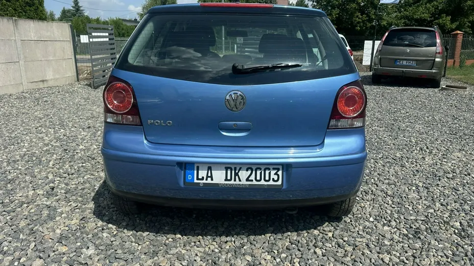 VOLKSWAGEN Polo -