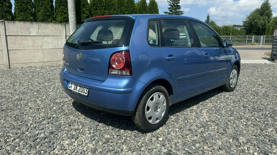 VOLKSWAGEN Polo -