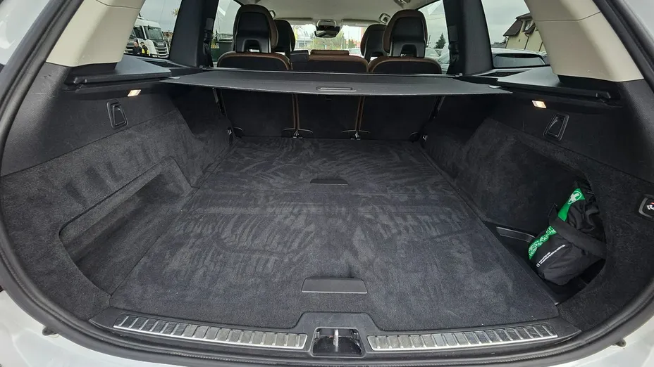 VOLVO XC90 -