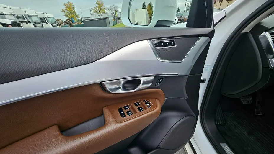 VOLVO XC90 -