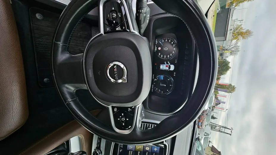 VOLVO XC90 -