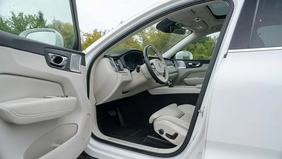 VOLVO XC60 -