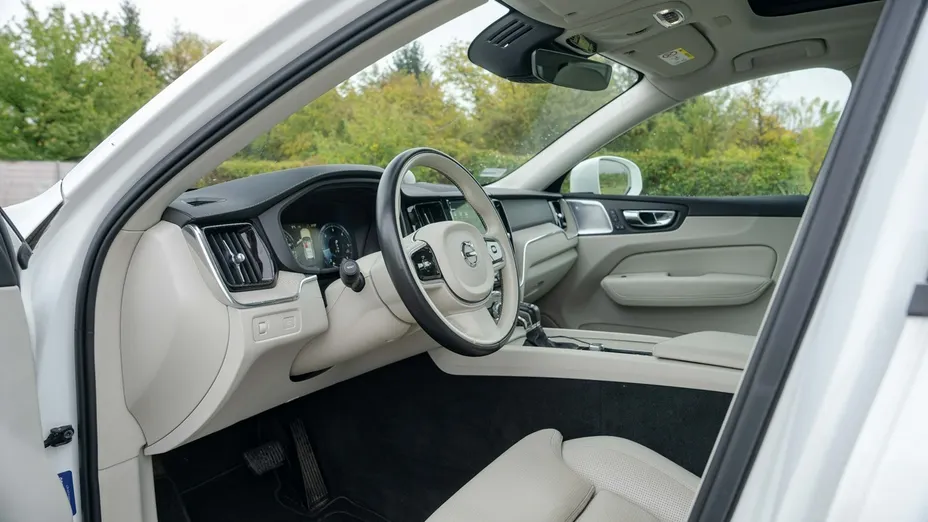 VOLVO XC60 -