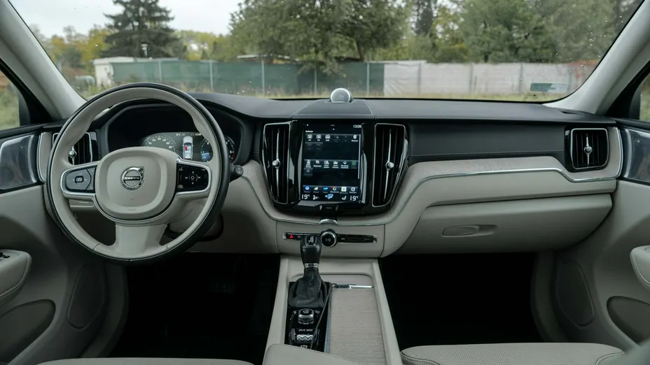 VOLVO XC60 -