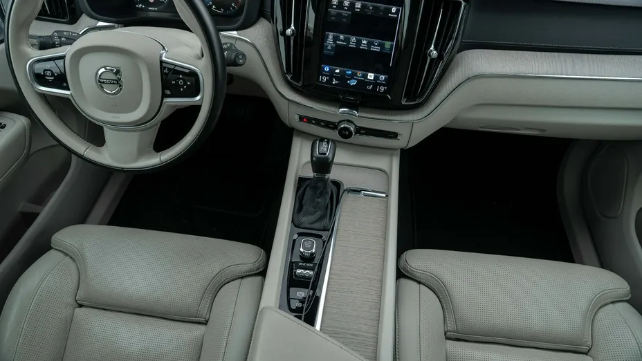 VOLVO XC60 -
