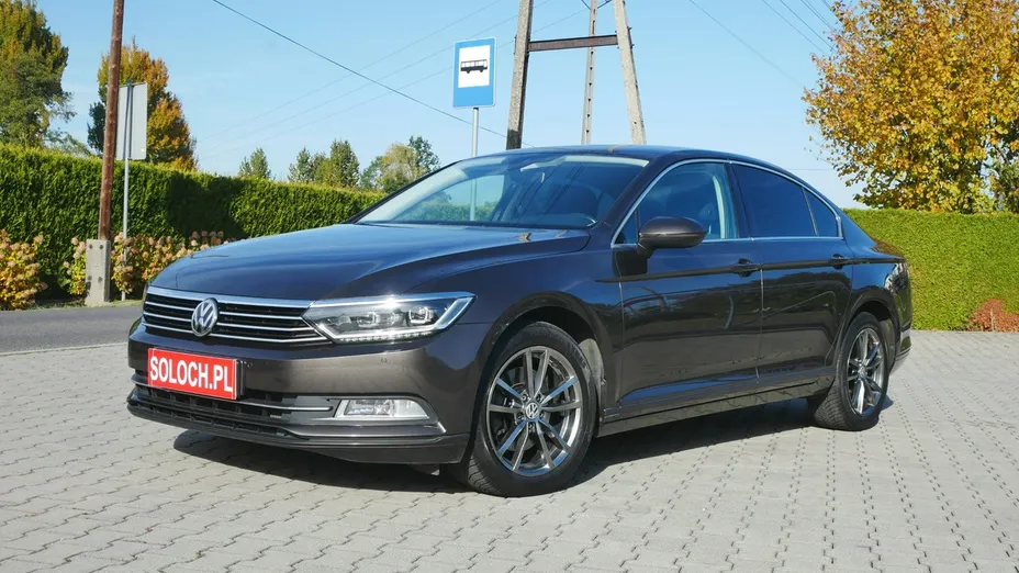 VOLKSWAGEN Passat -