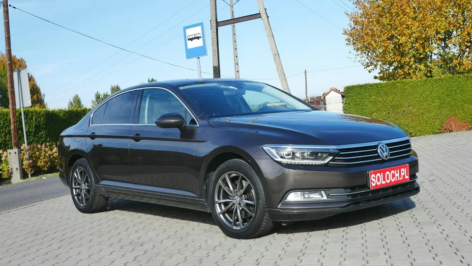 VOLKSWAGEN Passat -