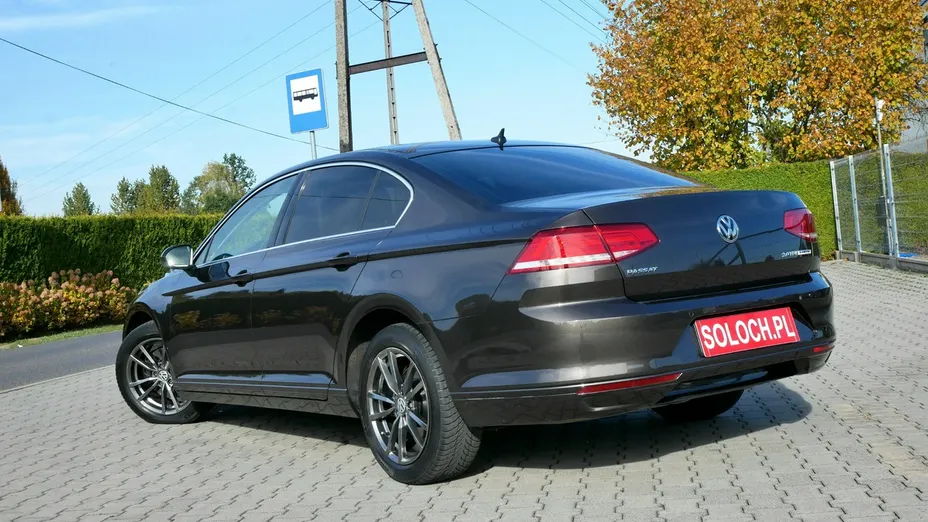 VOLKSWAGEN Passat -