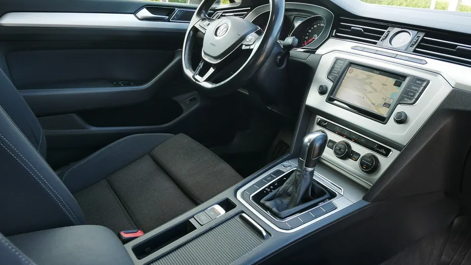 VOLKSWAGEN Passat -