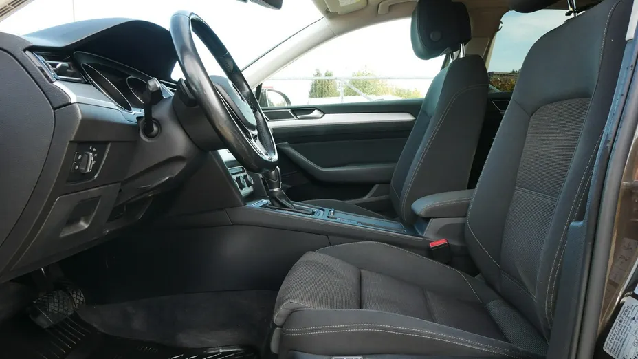 VOLKSWAGEN Passat -