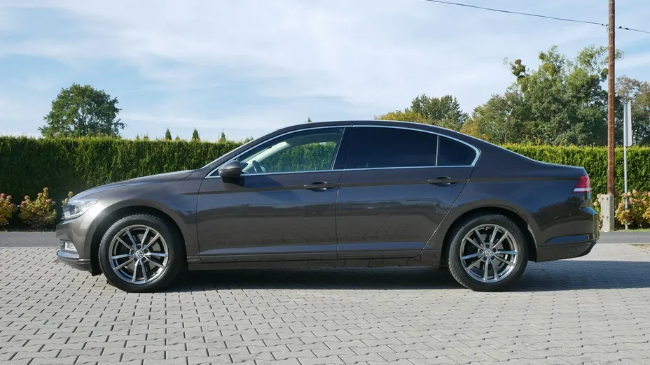 VOLKSWAGEN Passat -