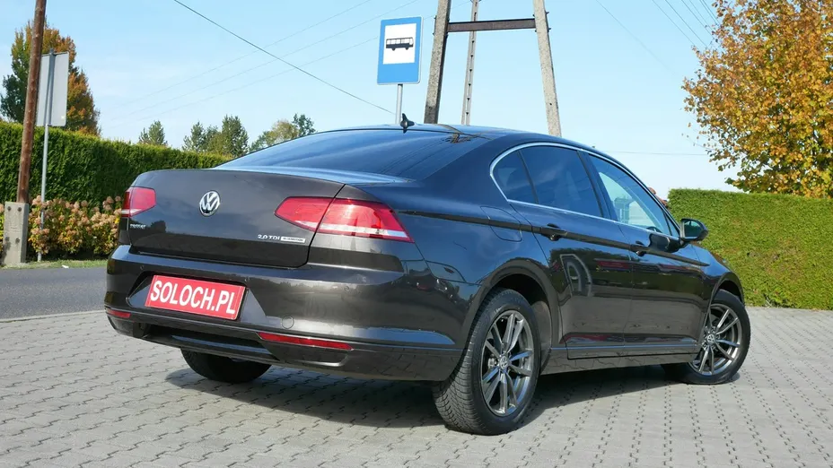 VOLKSWAGEN Passat -