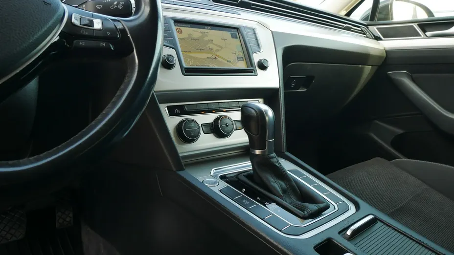 VOLKSWAGEN Passat -