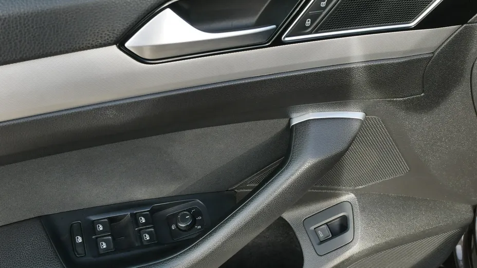 VOLKSWAGEN Passat -