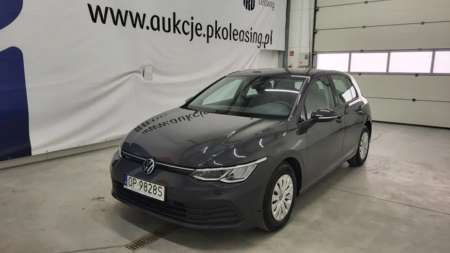VOLKSWAGEN Golf -