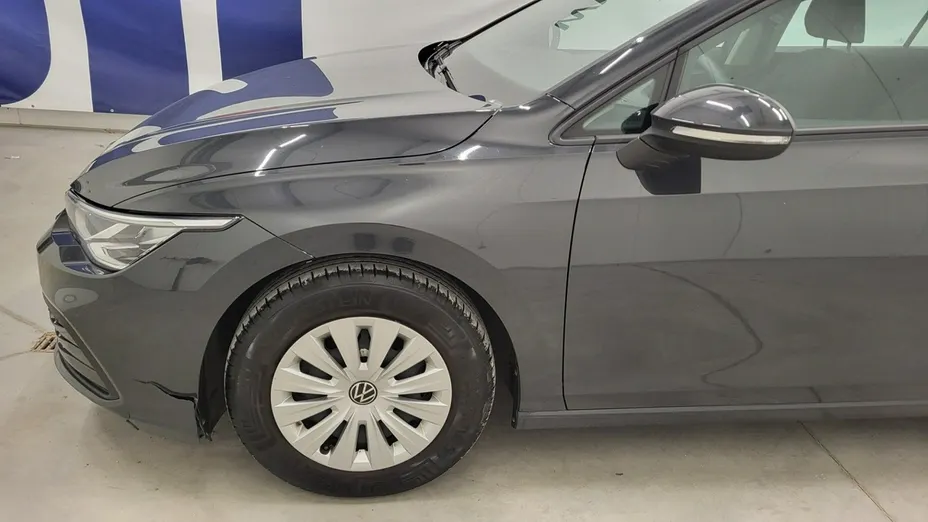 VOLKSWAGEN Golf -