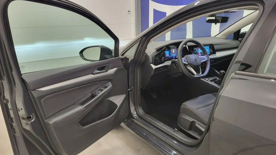 VOLKSWAGEN Golf -