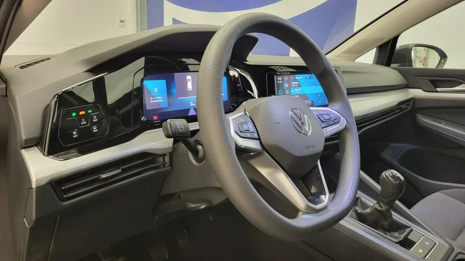 VOLKSWAGEN Golf -