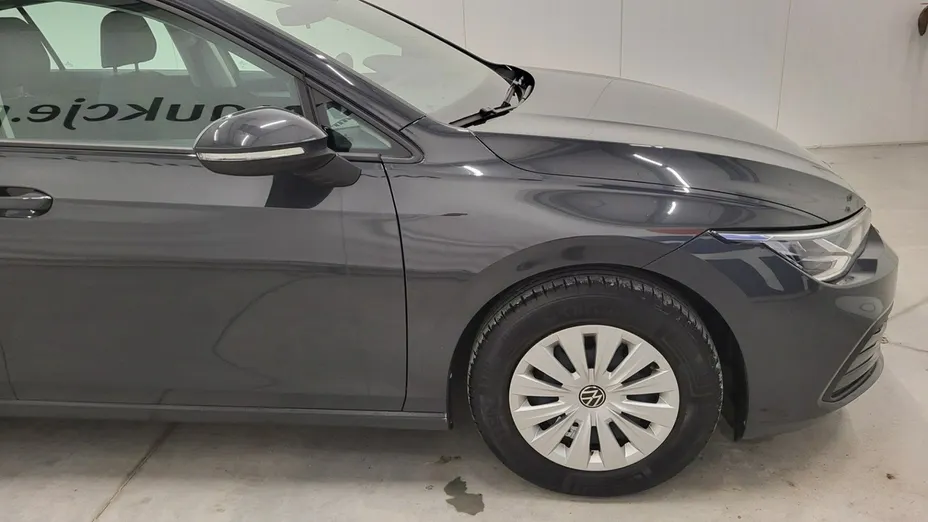 VOLKSWAGEN Golf -