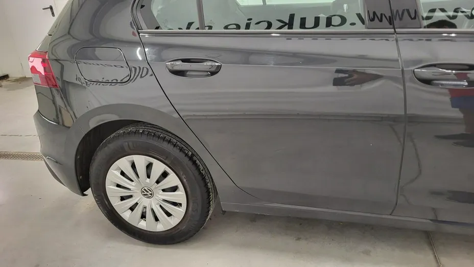 VOLKSWAGEN Golf -
