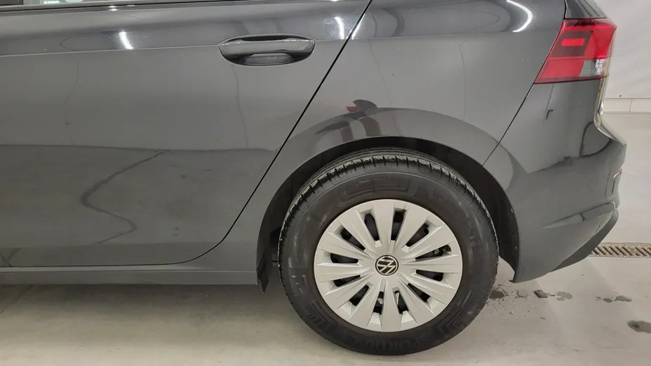 VOLKSWAGEN Golf -