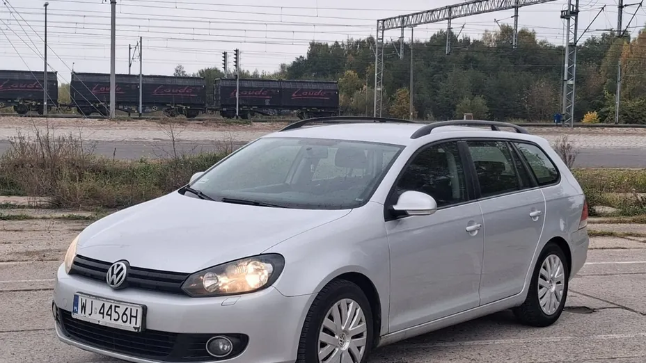 VOLKSWAGEN Golf -