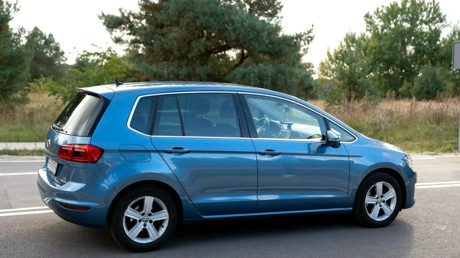 VOLKSWAGEN Golf Sportsvan -