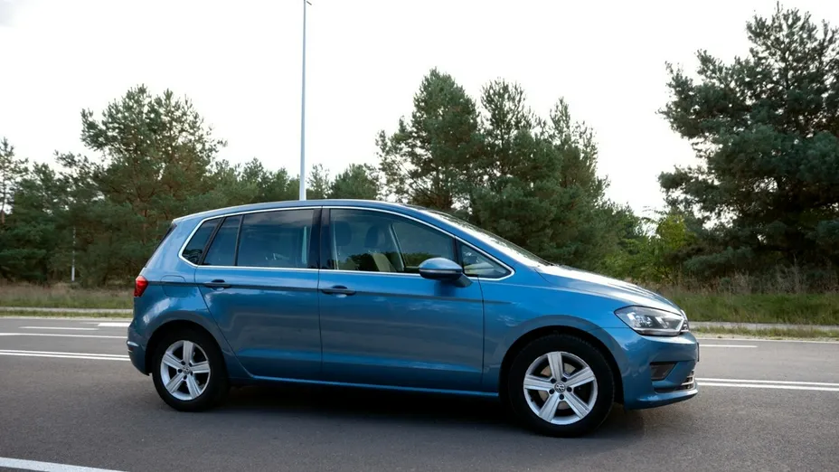 VOLKSWAGEN Golf Sportsvan -