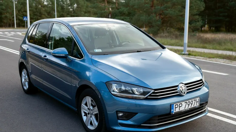 VOLKSWAGEN Golf Sportsvan -