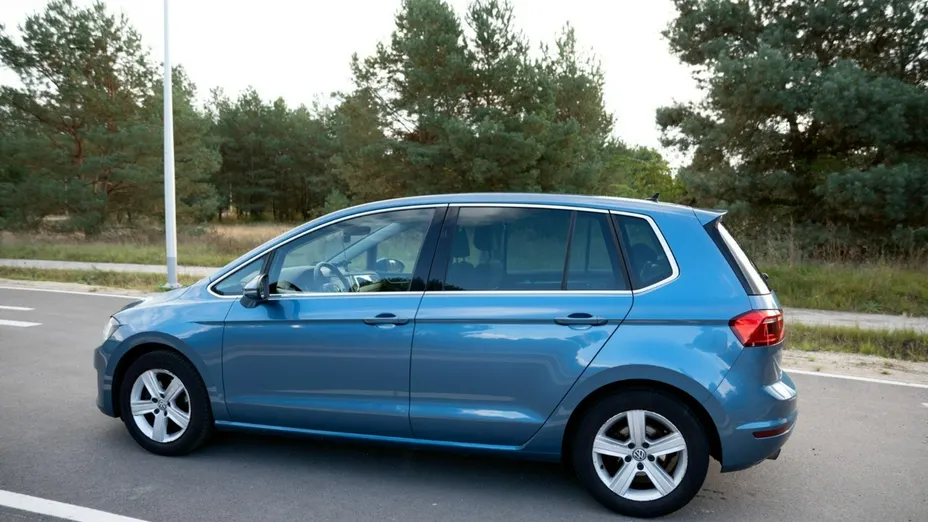 VOLKSWAGEN Golf Sportsvan -