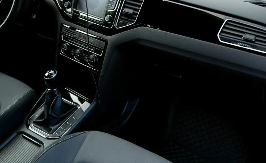 VOLKSWAGEN Golf Sportsvan -