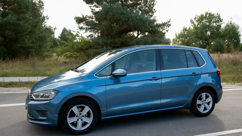 VOLKSWAGEN Golf Sportsvan -