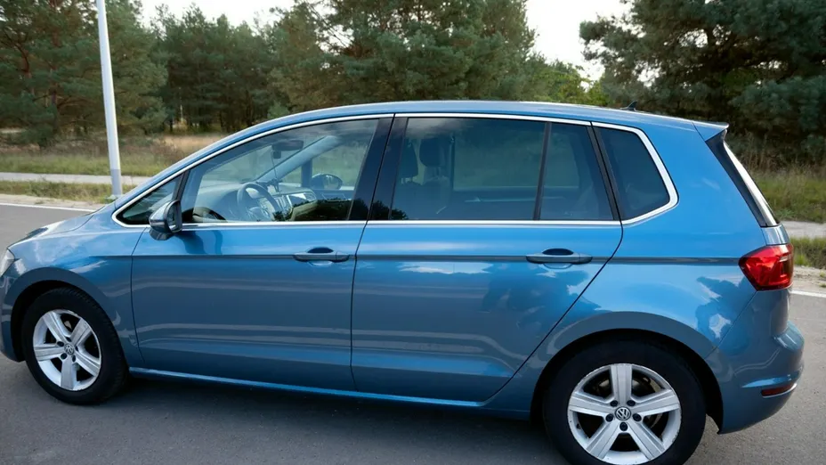 VOLKSWAGEN Golf Sportsvan -