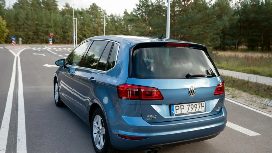 VOLKSWAGEN Golf Sportsvan -